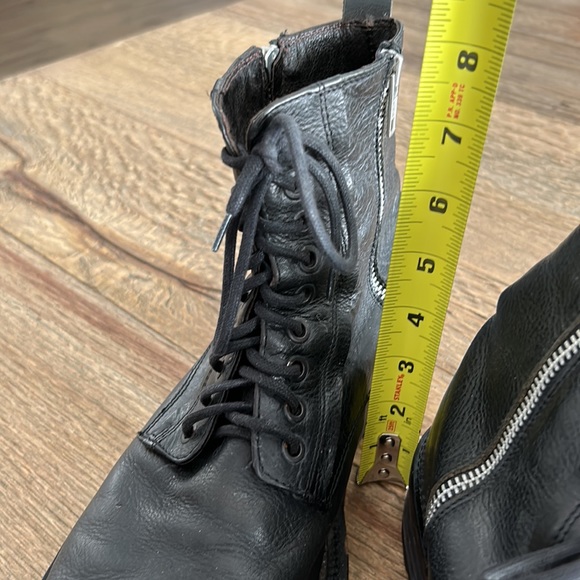 Kenneth Cole zip up ankle boot - Picture 13 of 13